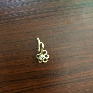 Pretty gold & diamond pendant